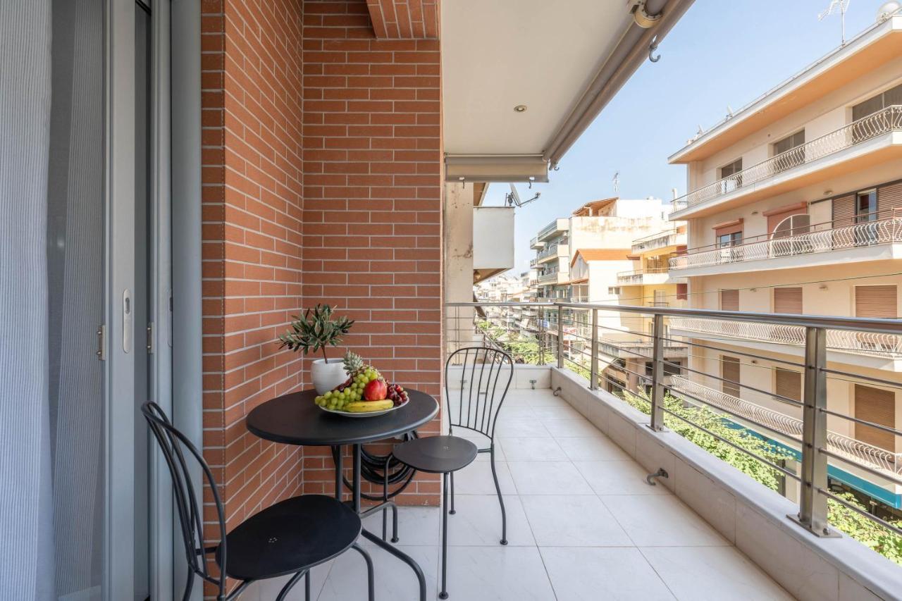 Byron Luxury Apartments Aigio Exterior foto