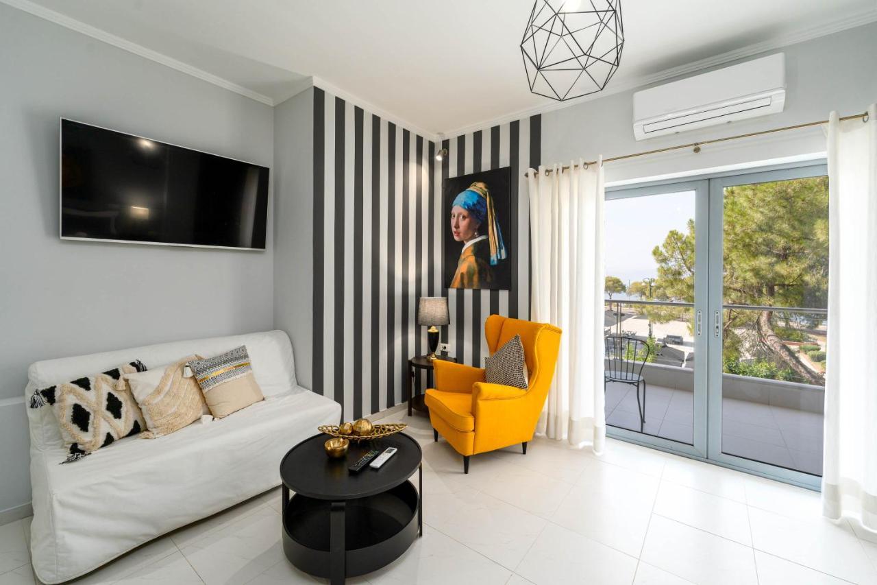 Byron Luxury Apartments Aigio Exterior foto