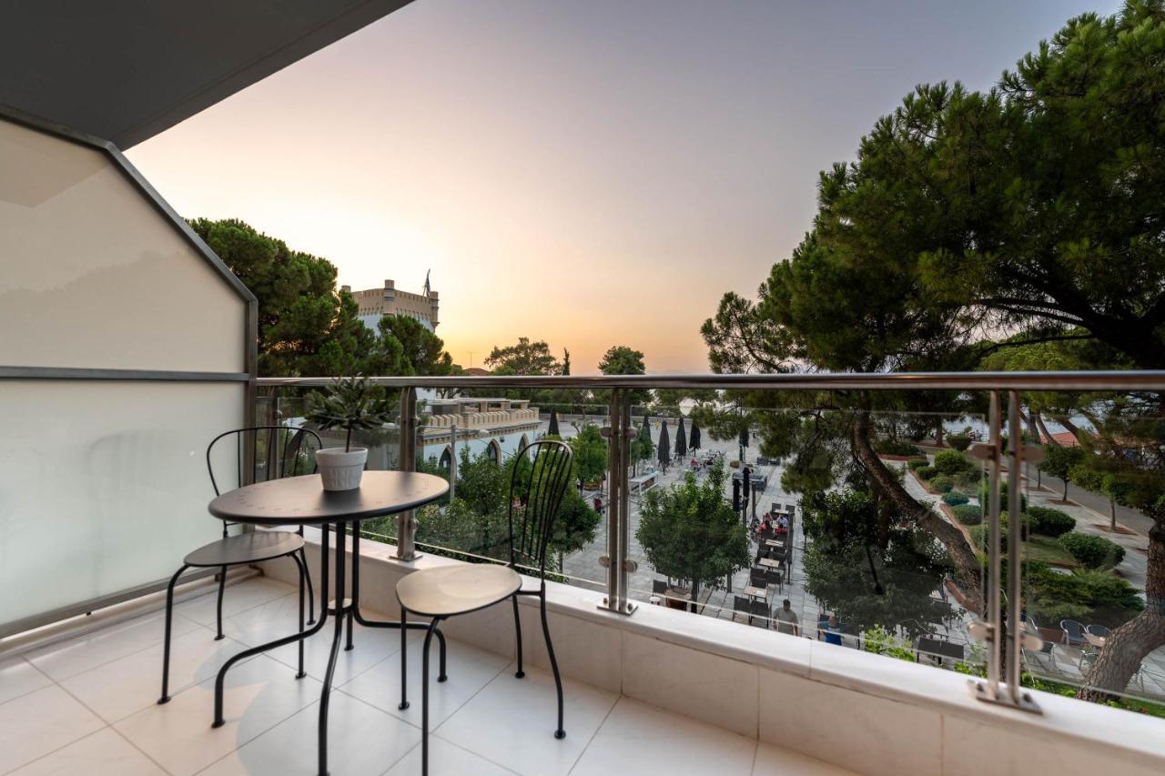 Byron Luxury Apartments Aigio Exterior foto