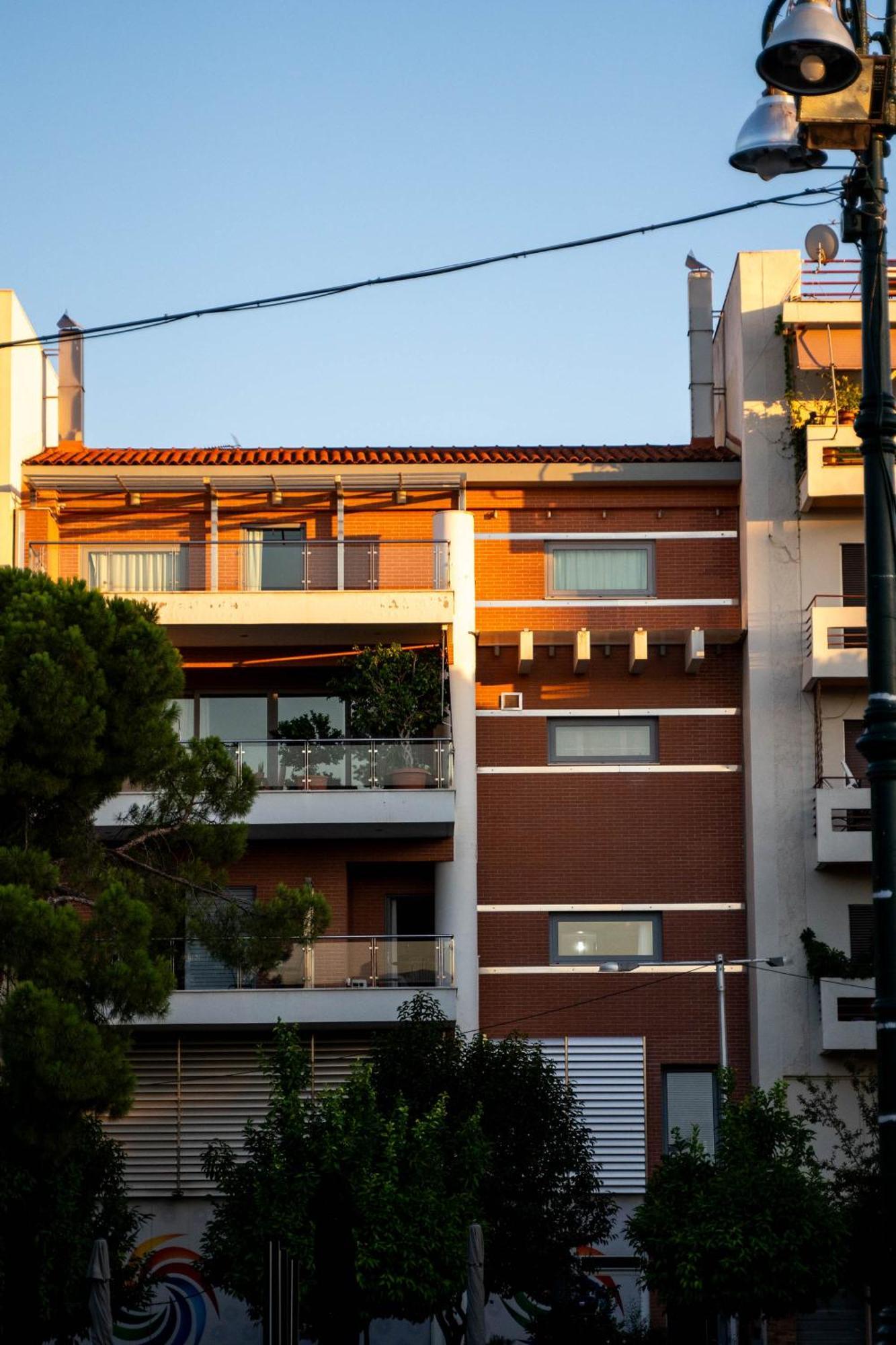Byron Luxury Apartments Aigio Exterior foto