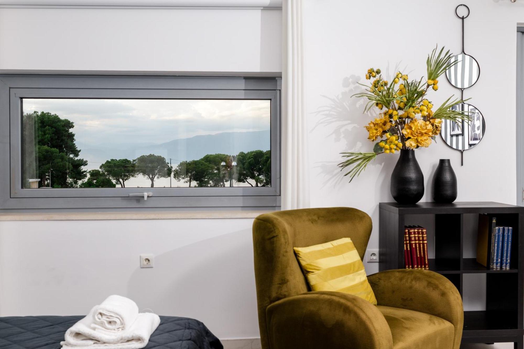 Byron Luxury Apartments Aigio Exterior foto